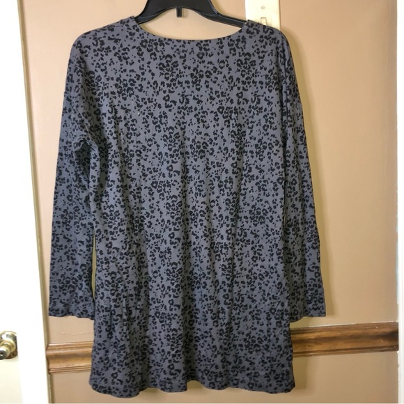J‎ Jill Animal Cheetah Print Simply Supima V Neck Tunic Top Grey Medium - Picture 2 of 6